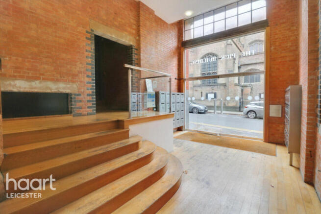 1 bed property, in Wellington Street, £160,000