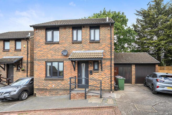 3 bed property, in Castellane Close, £565,000