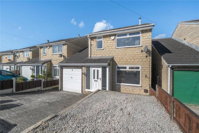 5 bed property, in Windmill Chase, £270,000