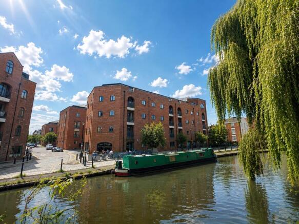 2 bed property, in The Square, £230,000