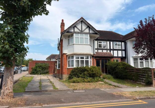 4 bed property, in 31 Lansdowne Road, £475,000