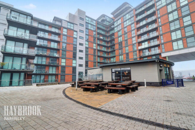 2 bed property, in Sackville Street, £95,000