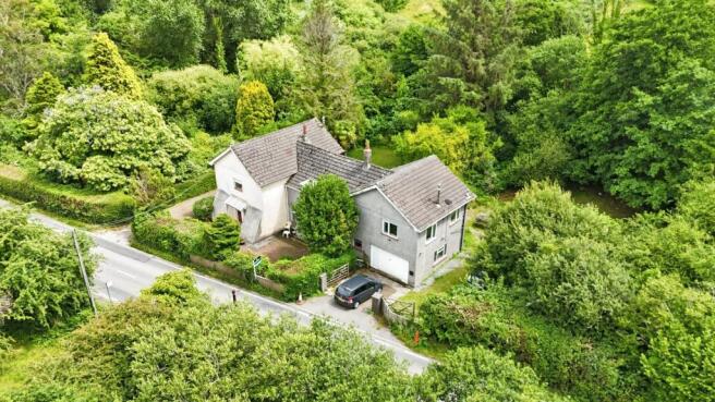 5 bed property, in Llanmorlais, £475,000