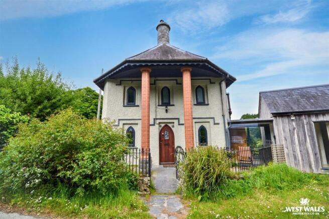 4 bed property, in Newport SA42, £425,000