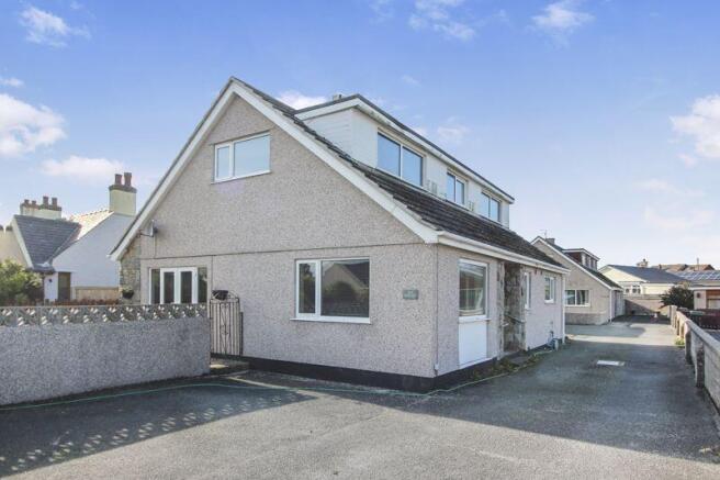 3 bed property, in High Street, £299,950