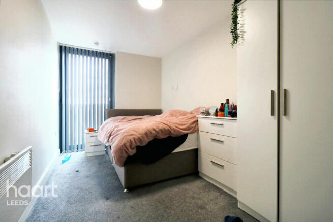 1 bed property, in Skinner Lane, £125,000
