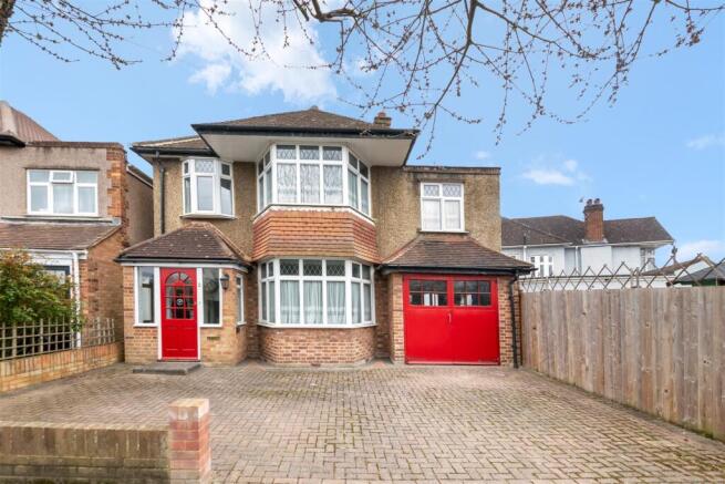 4 bed property, in Ryecroft Avenue, £920,000