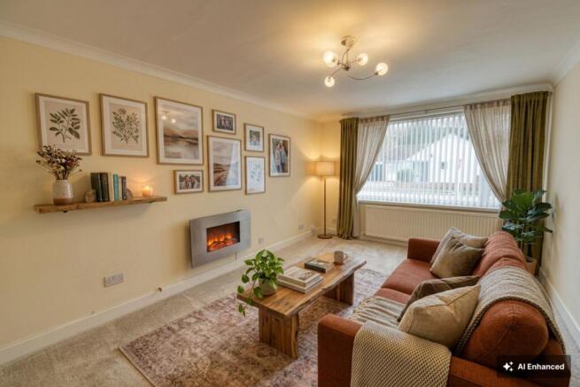 2 bed property, in Ashly Court, £200,000