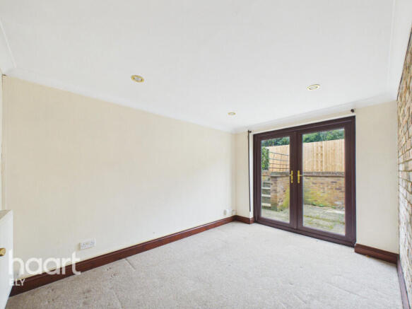3 bed property, in High Street, £275,000