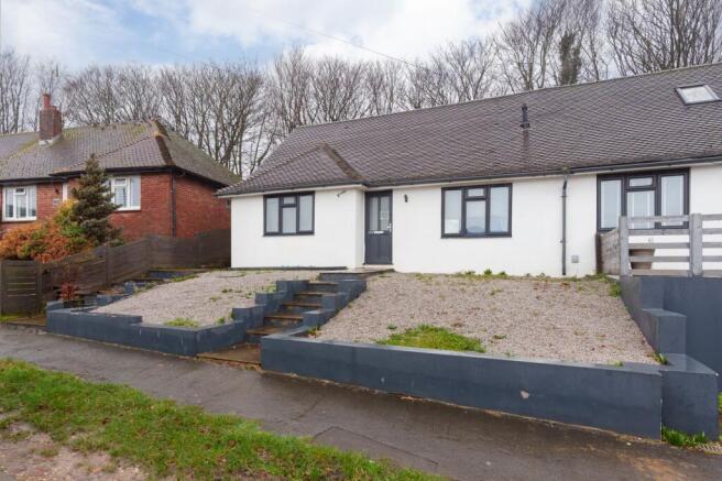 6 bed property, in Downsway, £600,000
