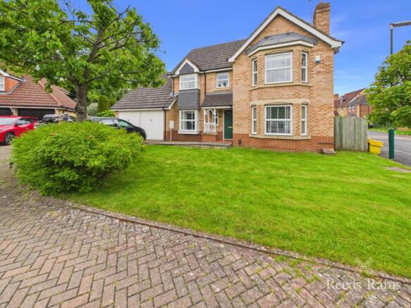 4 bed property, in Roseberry Mount, £399,950