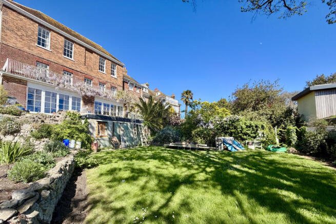 7 bed property, in Hillside Street, £1,575,000
