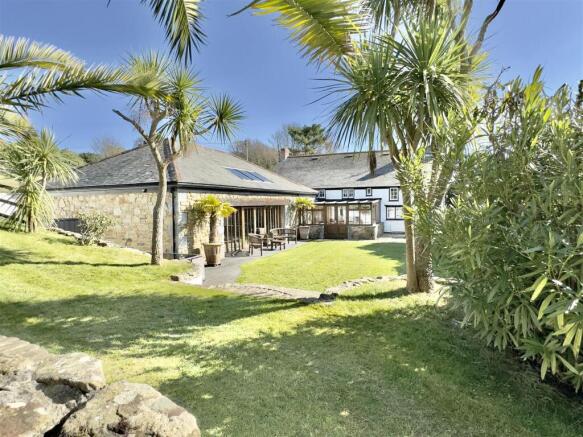 7 bed property, in Cubert, £2,300,000