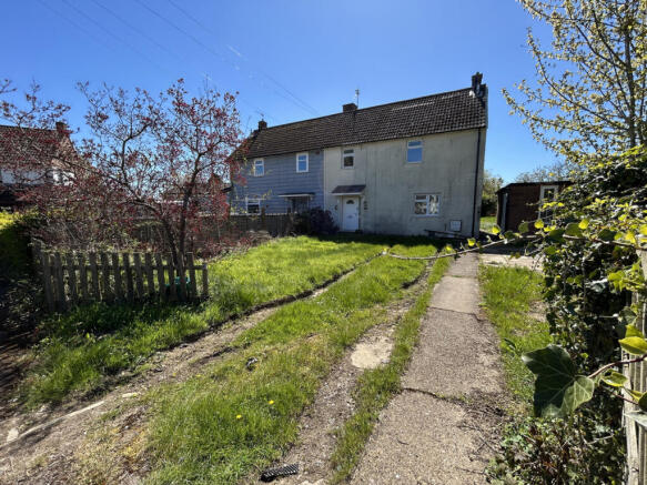 3 bed property, in Newtown Crescent, £190,000