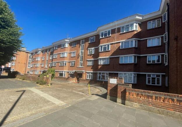 2 bed property, in 21 The Vale, £80,000