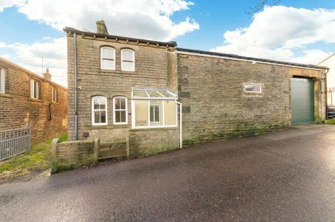 5 bed property, in Sycamore Farm Cottage & Barn, £500,000