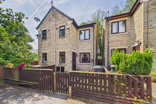 3 bed property, in Macclesfield Road, £253,000