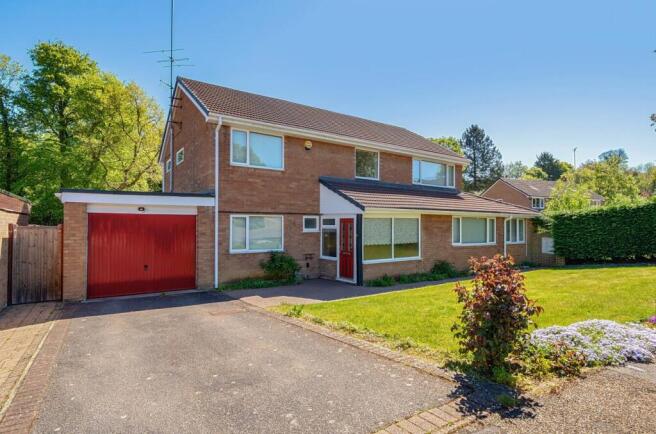 4 bed property, in The Glebe, £600,000