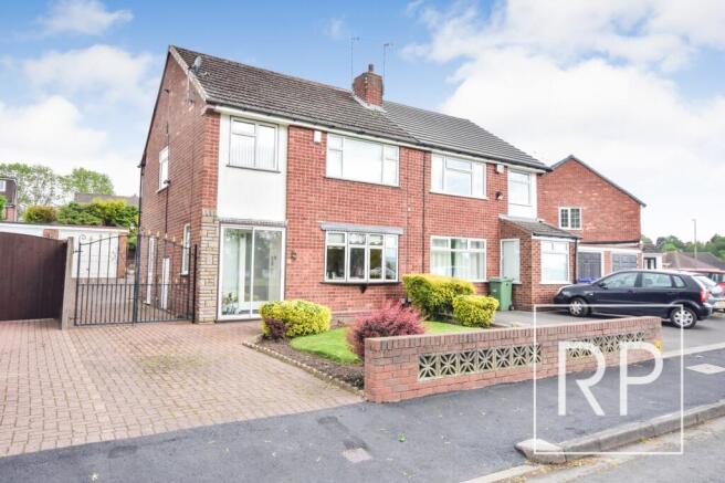 3 bed property, in Keats Close, £260,000