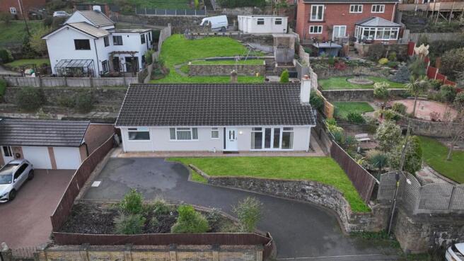4 bed property, in Pendwll Road, £375,000