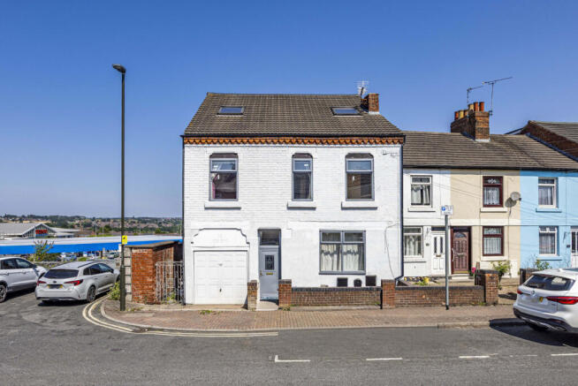 7 bed property, in Derby Road, £240,000