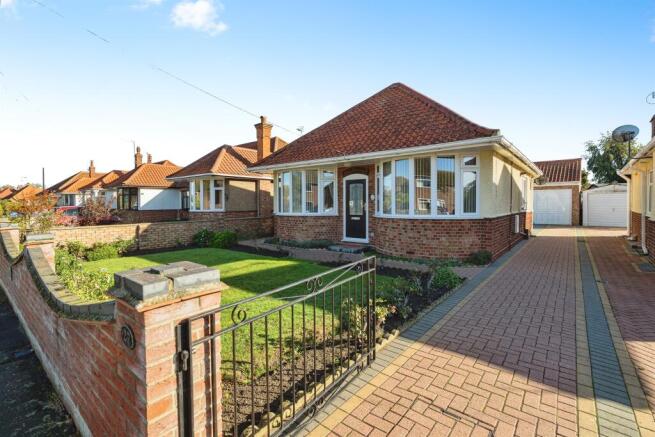 2 bed property, in Pound Lane, £275,000