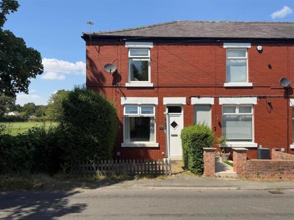 2 bed property, in Knutsford Road, £350,000