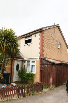 2 bed property, in 20 Netherfields Crescent, £50,000