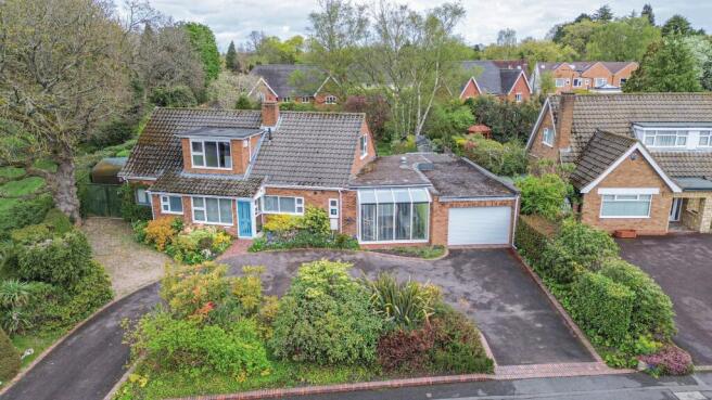 4 bed property, in Woodside Way, £1,100,000