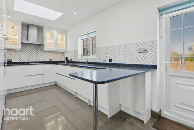4 bed property, in Pembroke Road, £650,000