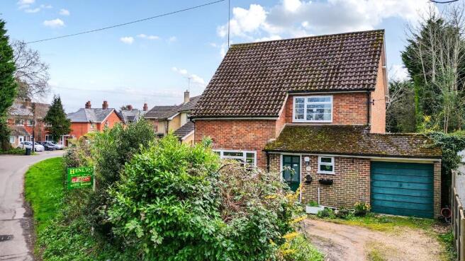 4 bed property, in Frys Lane, £585,000