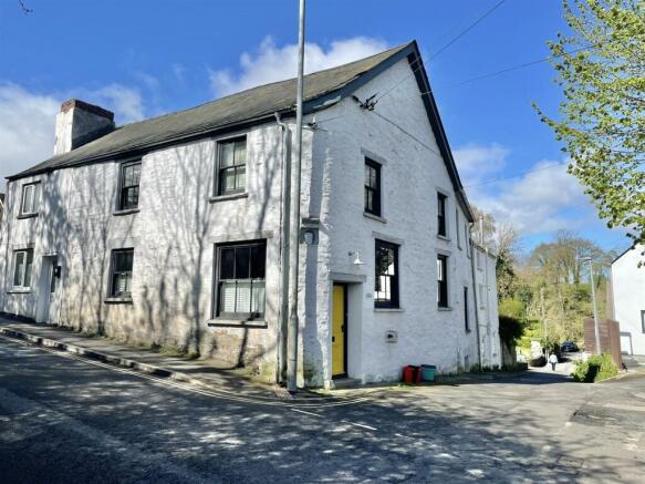 4 bed property, in Wyeford Road, £525,000