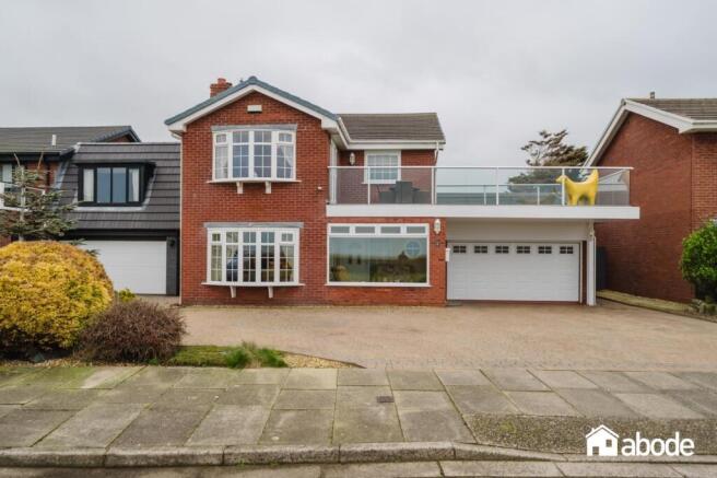 3 bed property, in Devon Close, £900,000