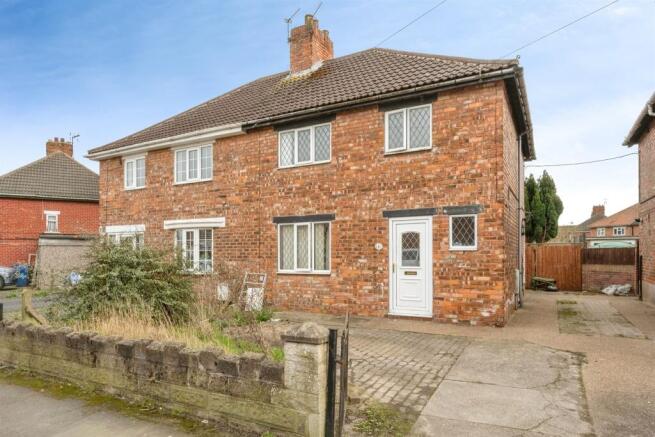 3 bed property, in Micklethwaite Road, £90,000