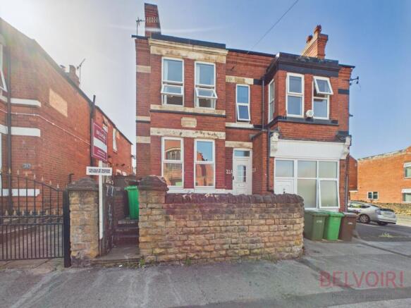 4 bed property, in Broomhill Road, £150,000
