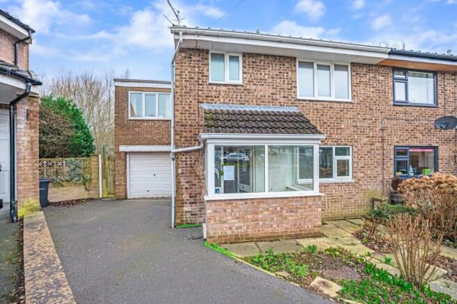 4 bed property, in Hauxley Court, £350,000