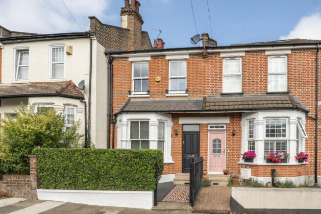 4 bed property, in Pembroke Road, £900,000