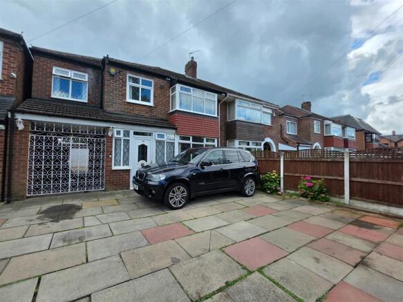 5 bed property, in Etchells Road, £485,000