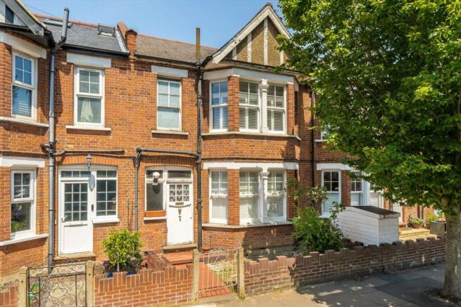 3 bed property, in Cowper Road, £750,000