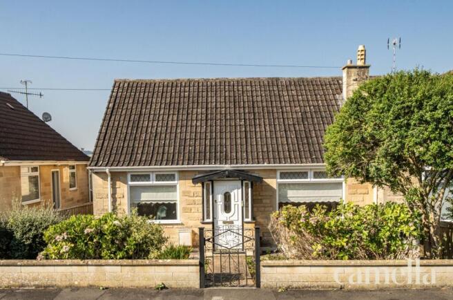 3 bed property, in Holcombe Close, £475,000