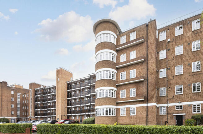 3 bed property, in Glenbuck Road, £425,000