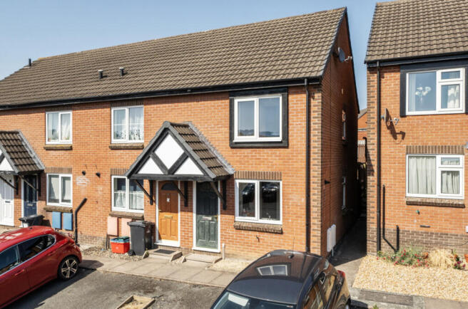 2 bed property, in Glandwr, £135,000