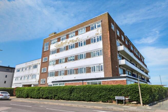 2 bed property, in Northumberland Court 2 Northumberland Avenue, £19,000