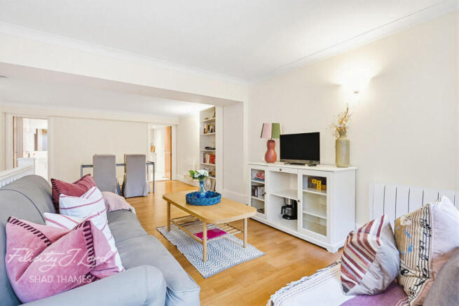 1 bed property, in Grange Yard, £425,000