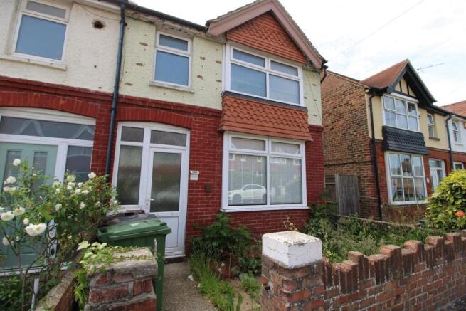 2 bed property, in Hampden Avenue, £230,000