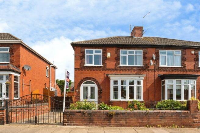 3 bed property, in Ashtree Avenue, £130,000