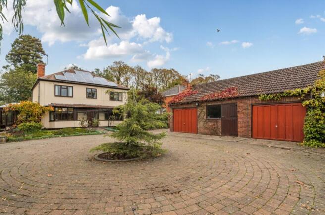 4 bed property, in Electric Station Road, £450,000