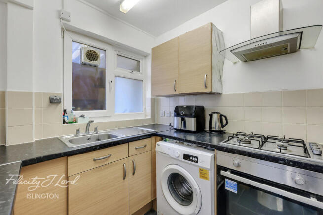 1 bed property, in Hobbs Place Estate, £275,000
