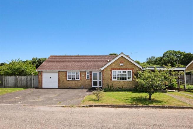 2 bed property, in Pilgrims Lane, £415,000