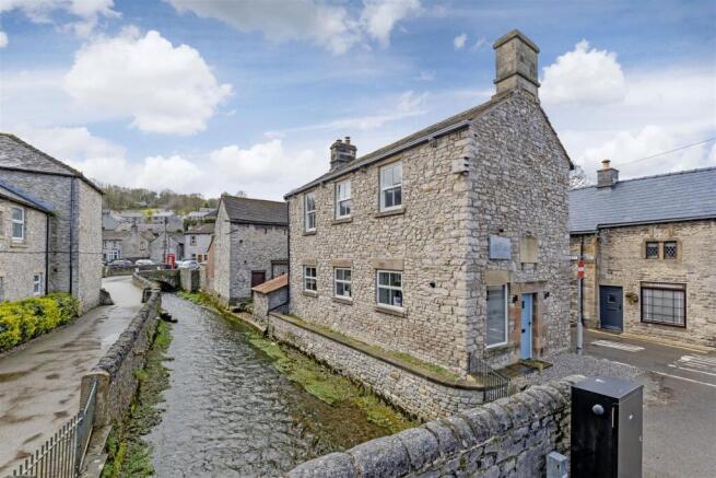 1 bed property, in Bridge Street, £240,000
